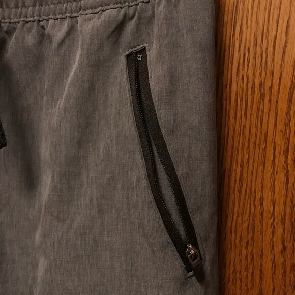 Old Navy boys active pants with zip front pockets - Picture 2 of 4